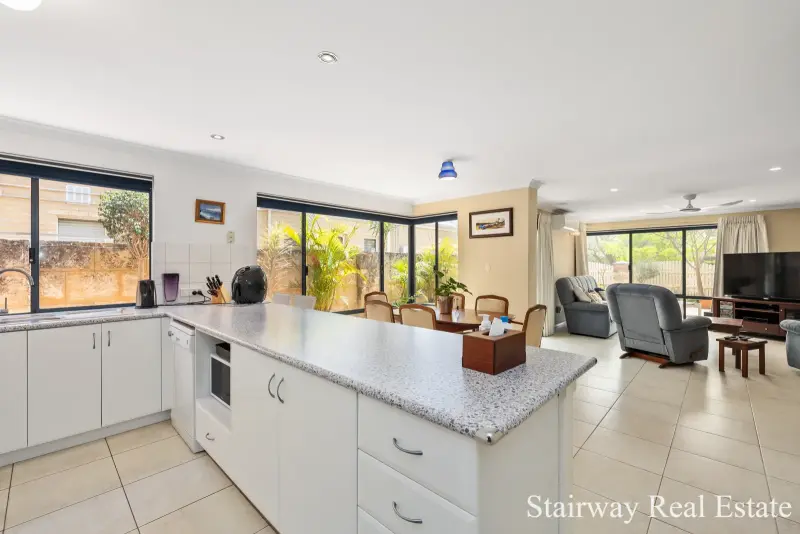 Mirror Lane — Splendid 3/4 Bedroom Webb & Brown-Neaves Residence