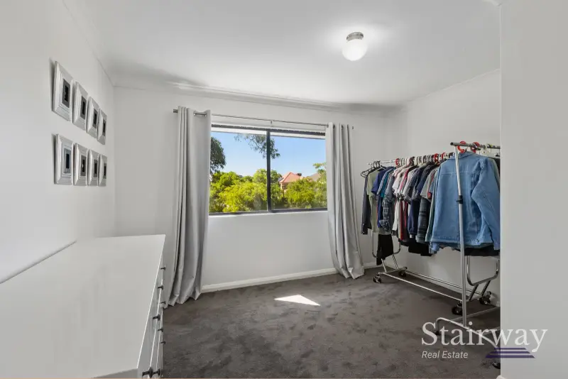 Lakewood Avenue — Luxurious Family Home Backing onto Parklands
