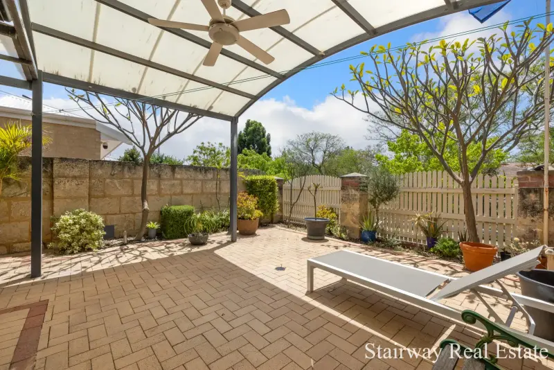 Mirror Lane — Splendid 3/4 Bedroom Webb & Brown-Neaves Residence
