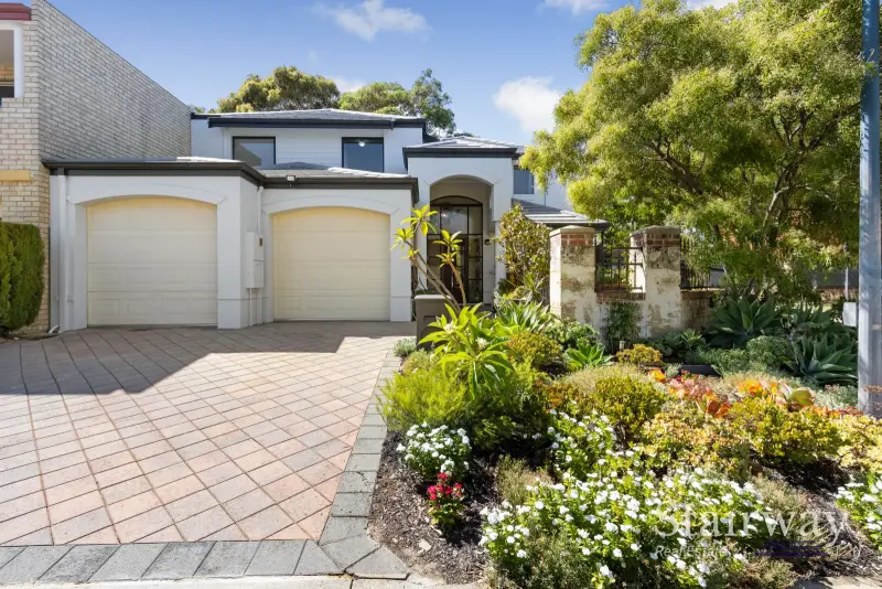 Lakewood Avenue — Luxurious Family Home Backing onto Parklands
