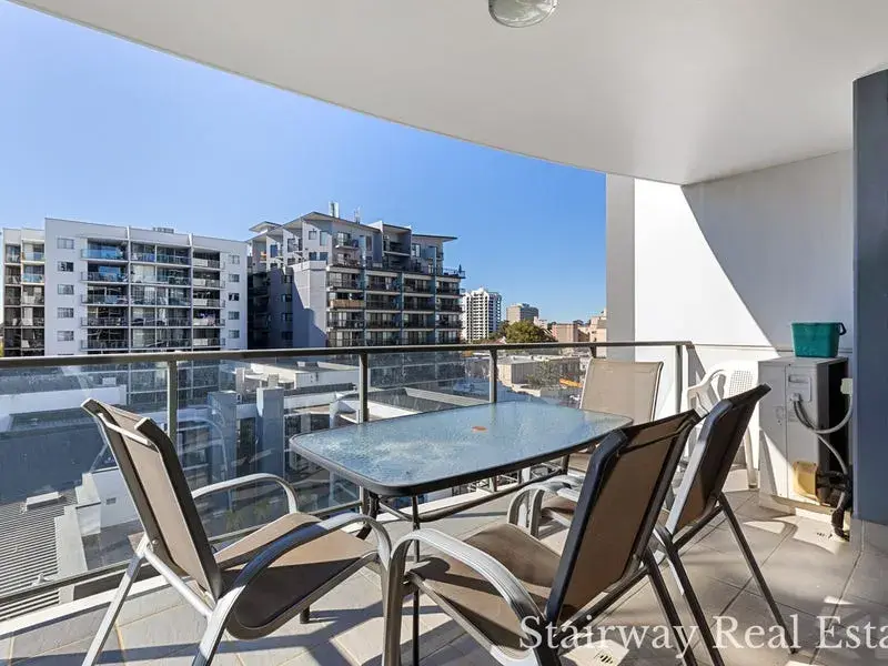 Adelaide Terrace — URBAN LIFESTYLE SOHO APARTMENT!