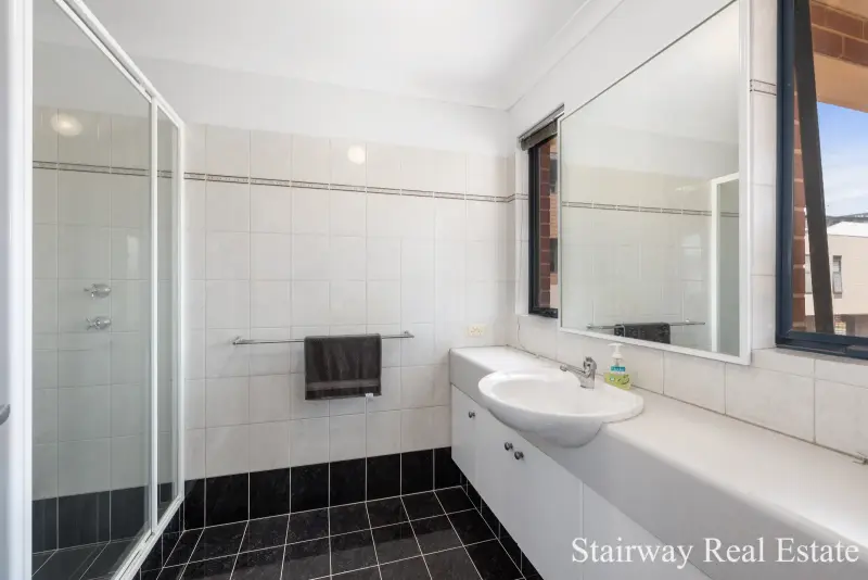 Mirror Lane — Splendid 3/4 Bedroom Webb & Brown-Neaves Residence
