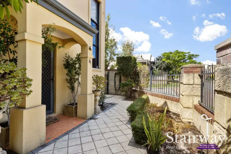 Waterway Crescent — Modern Riverside Suburb Retreat with Versatile Floorplan