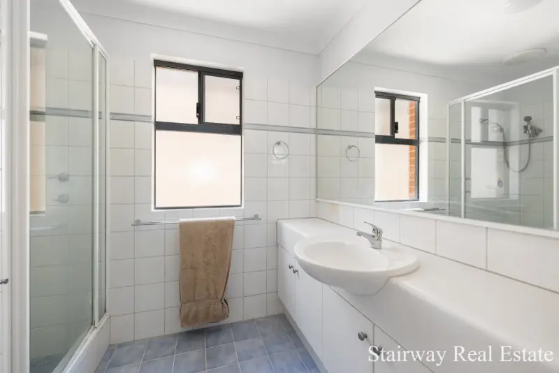 Mirror Lane — Splendid 3/4 Bedroom Webb & Brown-Neaves Residence