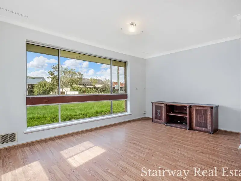 Donaldson Street — SPACIOUS, LOCATION, CORNER BLOCK!