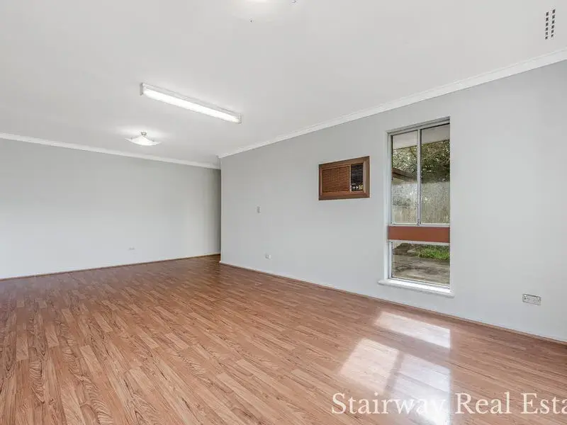 Donaldson Street — SPACIOUS, LOCATION, CORNER BLOCK!