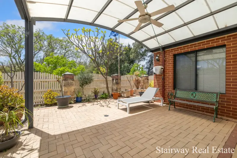 Mirror Lane — Splendid 3/4 Bedroom Webb & Brown-Neaves Residence