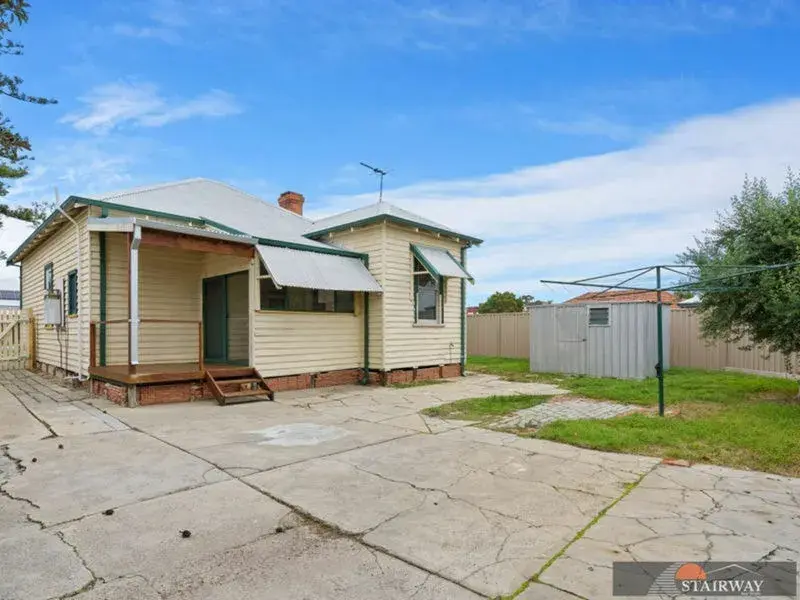 Howick Street — 1940s character home on the citys doorstep !