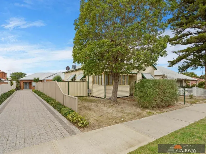 Howick Street — 1940s character home on the citys doorstep !