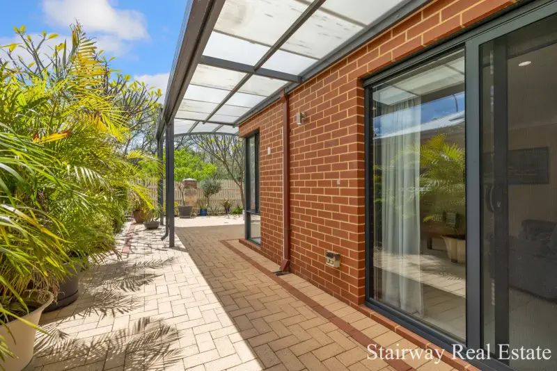 Mirror Lane — Splendid 3/4 Bedroom Webb & Brown-Neaves Residence