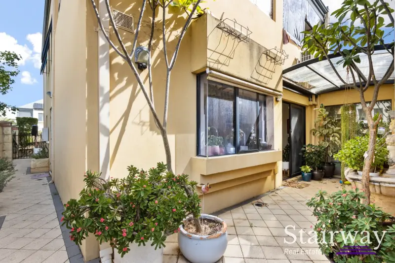Waterway Crescent — Modern Riverside Suburb Retreat with Versatile Floorplan