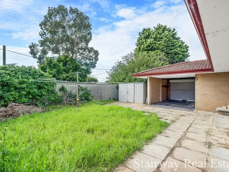 Donaldson Street — SPACIOUS, LOCATION, CORNER BLOCK!
