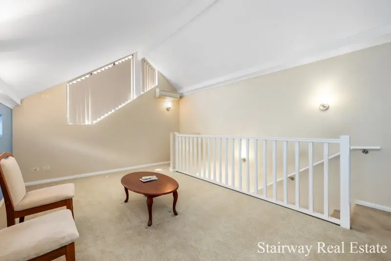 Mirror Lane — Splendid 3/4 Bedroom Webb & Brown-Neaves Residence