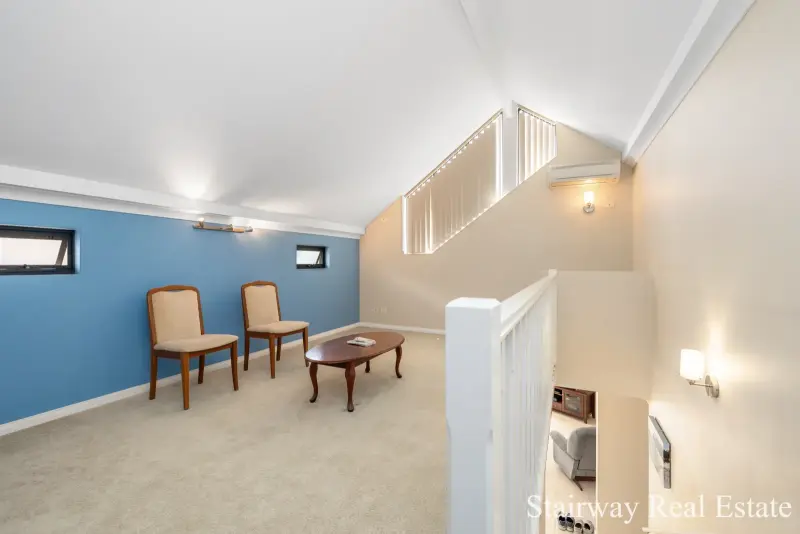 Mirror Lane — Splendid 3/4 Bedroom Webb & Brown-Neaves Residence