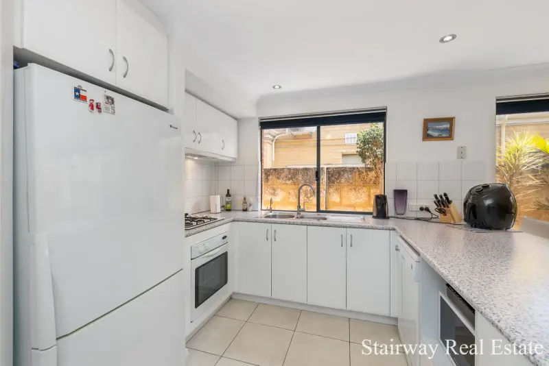 Mirror Lane — Splendid 3/4 Bedroom Webb & Brown-Neaves Residence