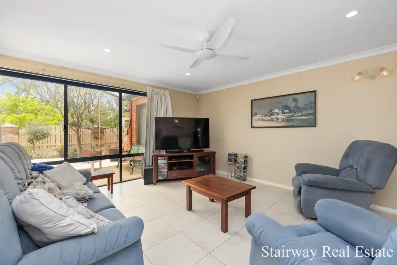 Mirror Lane — Splendid 3/4 Bedroom Webb & Brown-Neaves Residence