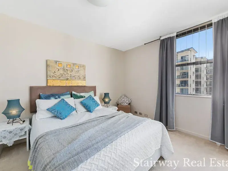 Adelaide Terrace — URBAN LIFESTYLE SOHO APARTMENT!