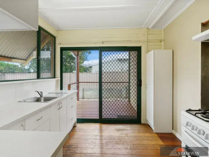 Howick Street — 1940s character home on the citys doorstep !