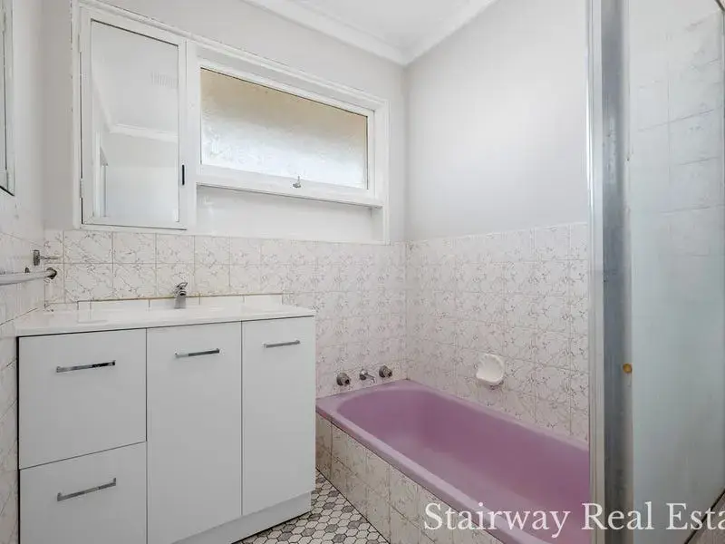 Donaldson Street — SPACIOUS, LOCATION, CORNER BLOCK!