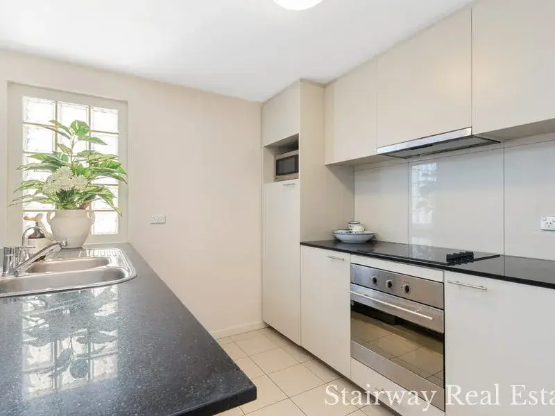 Adelaide Terrace — URBAN LIFESTYLE SOHO APARTMENT!