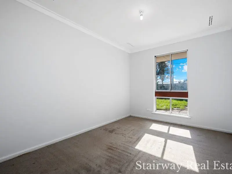 Donaldson Street — SPACIOUS, LOCATION, CORNER BLOCK!