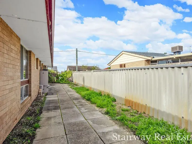 Donaldson Street — SPACIOUS, LOCATION, CORNER BLOCK!